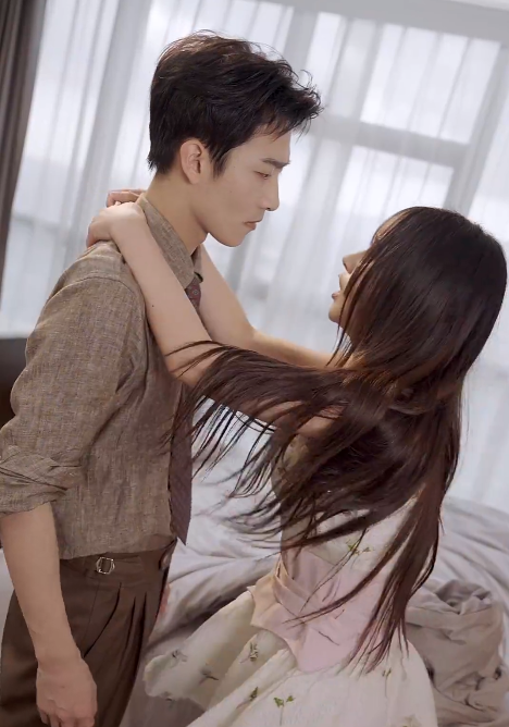 短剧《重生后被墨少宠坏了(100集全)》免费观看